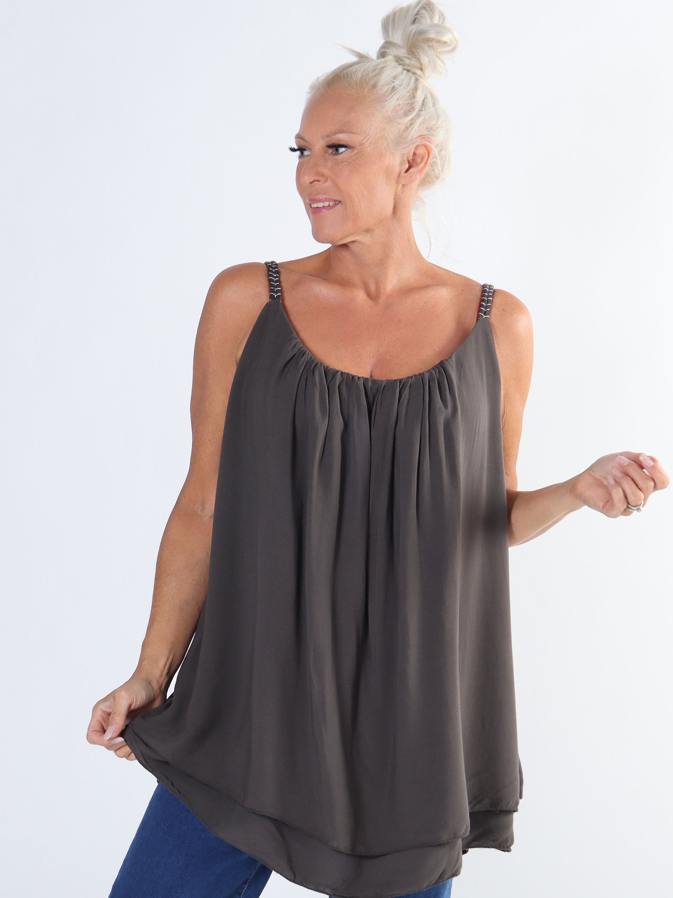 Asia - Söt viskostopp i plus size med flätade band